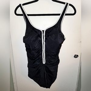Reebok women's black white trim bathing suit size 16 one piece zipper front